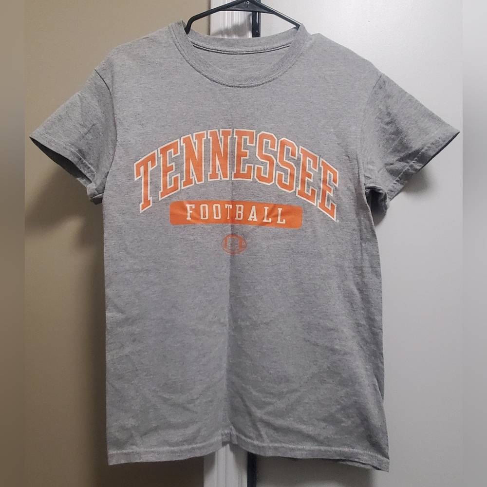 Tennessee Football Women's Light Gray Tshirt Size Small.